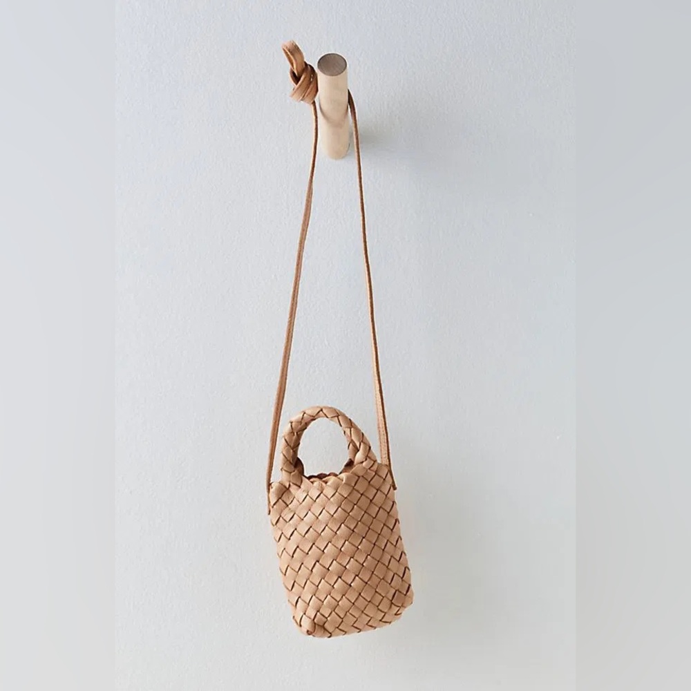 Elegant Tan Woven Bag